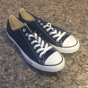Black men’s size 9.5 converse